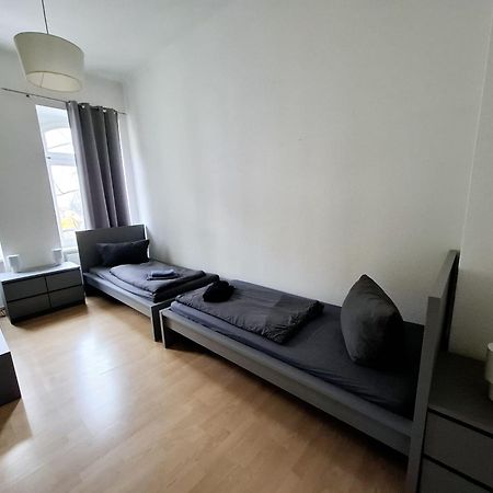 Altbauwohnung Direkt An Der Karli Mit Balkon - Netflix Inklusive Leipzig Buitenkant foto