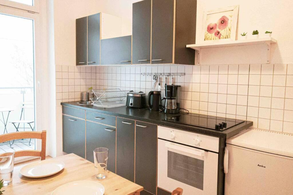 Altbauwohnung Direkt An Der Karli Mit Balkon - Netflix Inklusive Leipzig Buitenkant foto
