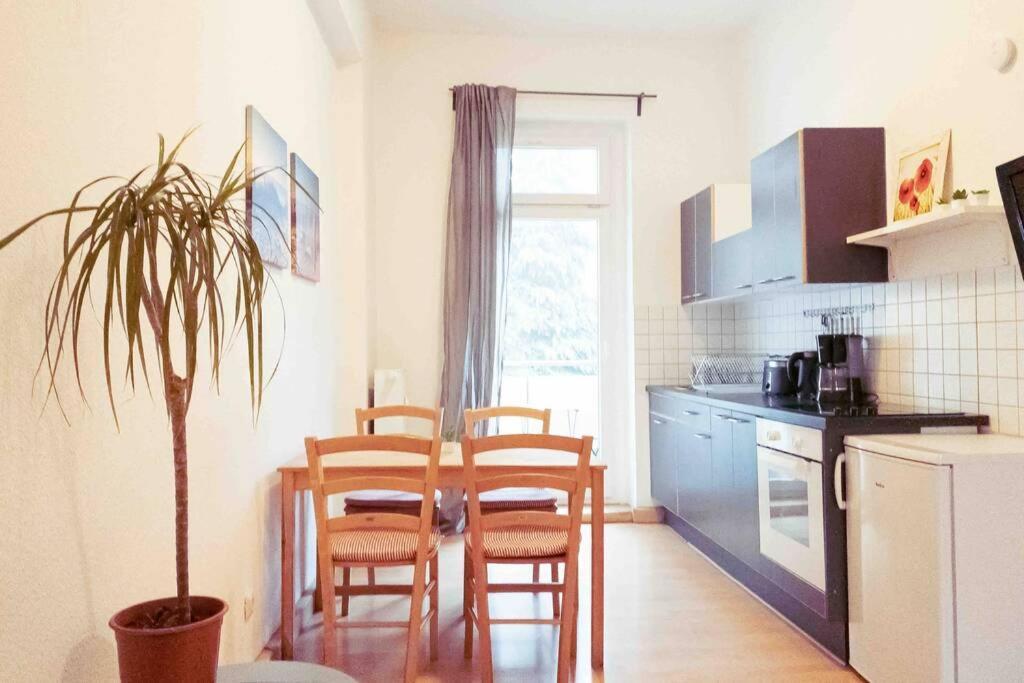 Altbauwohnung Direkt An Der Karli Mit Balkon - Netflix Inklusive Leipzig Buitenkant foto