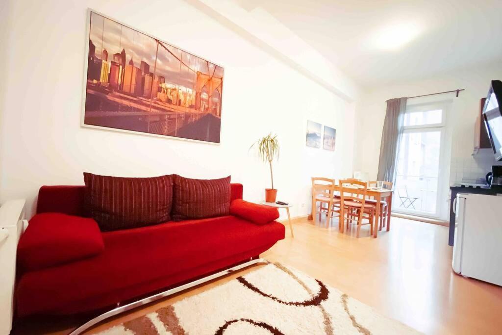 Altbauwohnung Direkt An Der Karli Mit Balkon - Netflix Inklusive Leipzig Buitenkant foto