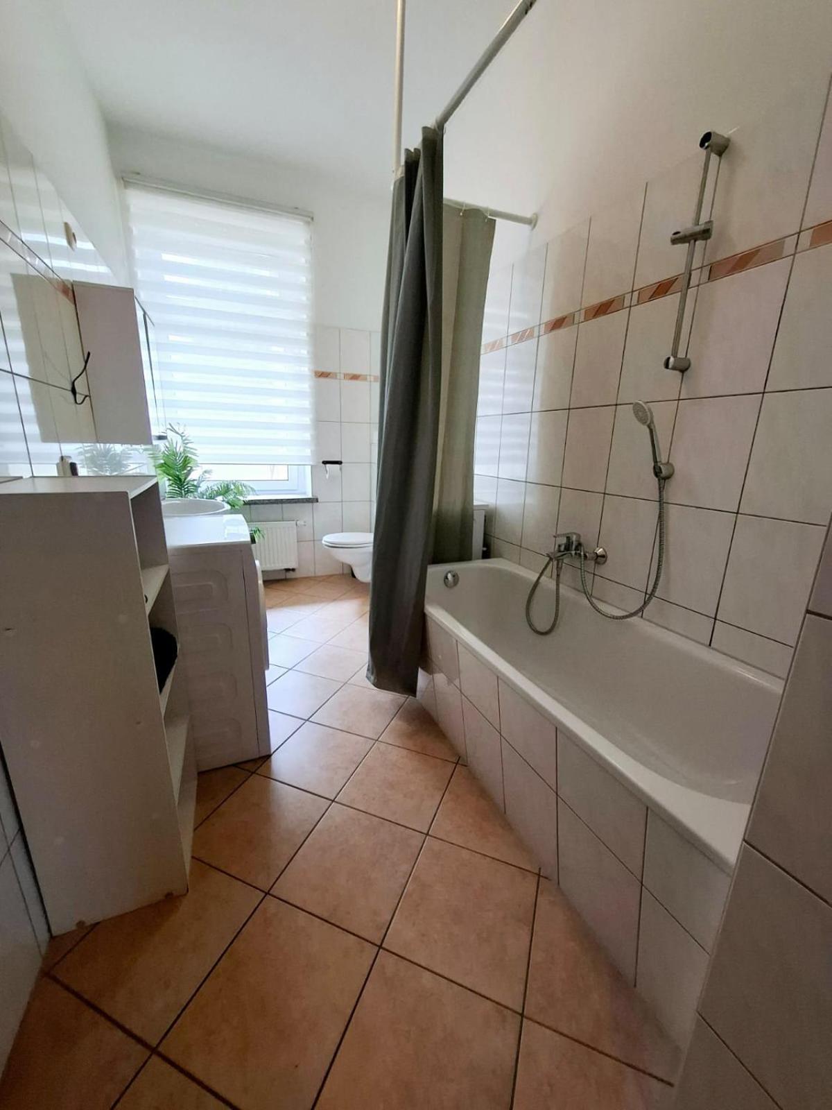 Altbauwohnung Direkt An Der Karli Mit Balkon - Netflix Inklusive Leipzig Buitenkant foto