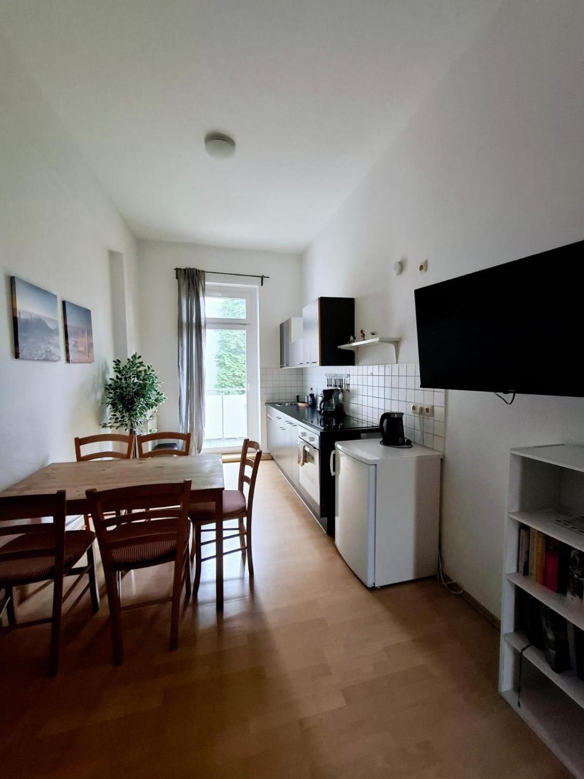 Altbauwohnung Direkt An Der Karli Mit Balkon - Netflix Inklusive Leipzig Buitenkant foto
