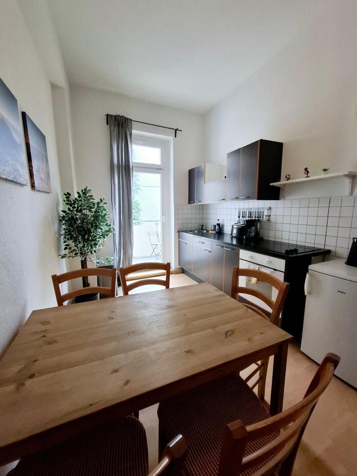 Altbauwohnung Direkt An Der Karli Mit Balkon - Netflix Inklusive Leipzig Buitenkant foto