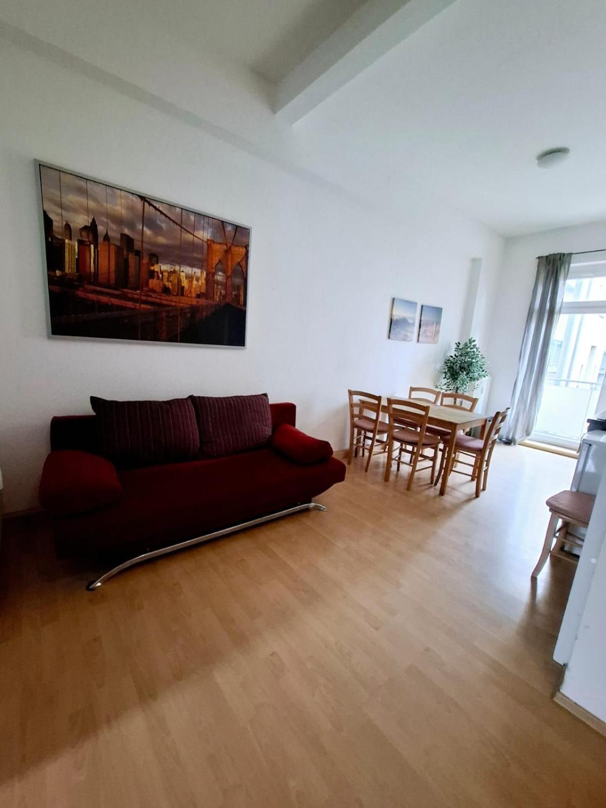 Altbauwohnung Direkt An Der Karli Mit Balkon - Netflix Inklusive Leipzig Buitenkant foto