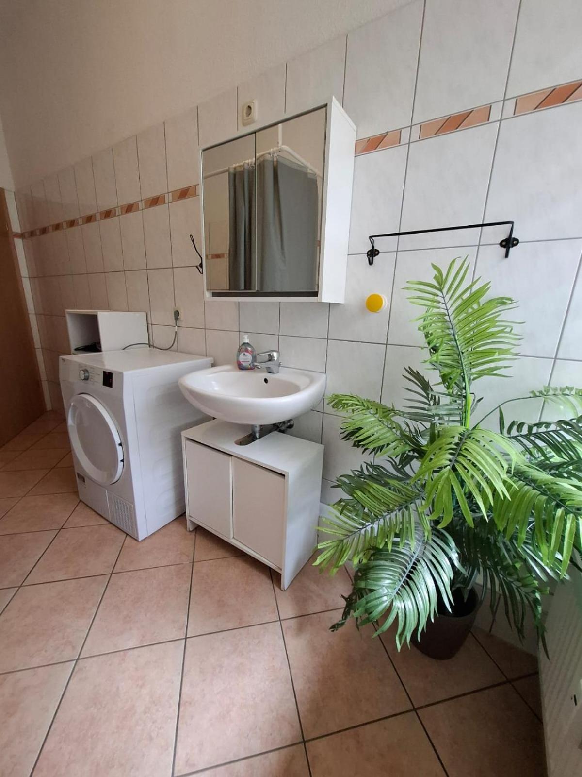 Altbauwohnung Direkt An Der Karli Mit Balkon - Netflix Inklusive Leipzig Buitenkant foto